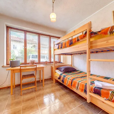 1-bedroom Garden Flat Lejlighed